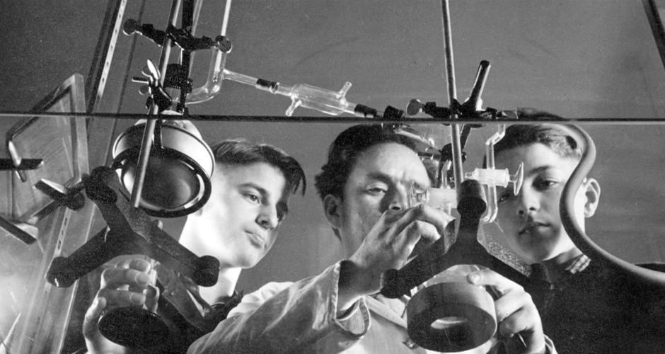 Laboratory solid-state materials research equipment and crystal imagery